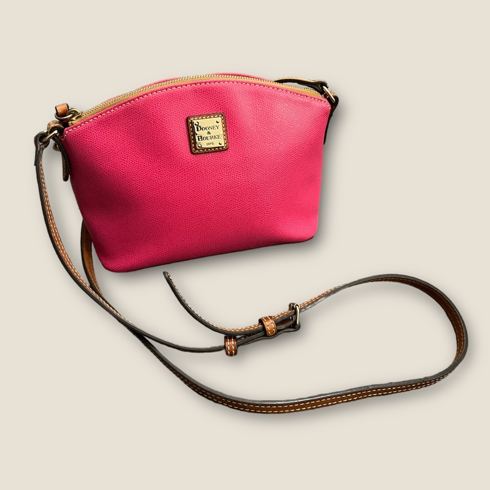 EUC Dooney and Bourke crossbody!